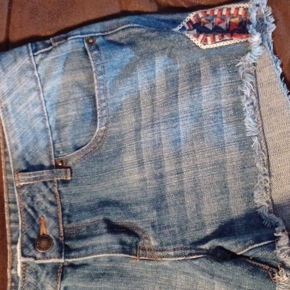 FOREVER 21 PREMIUM DENIM, SIZE 28 WOMENS SHORTS. - Picture 6 of 8